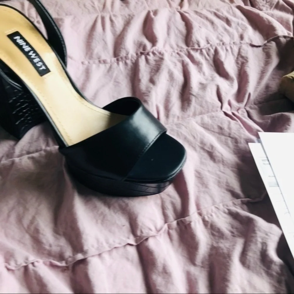 Black leather croc heels Platform​